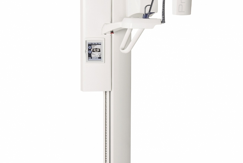 C) Digitálny RTG prístroj Planmeca ProOne, spája široké diagnostické možnosti a vynikajúcu kvalitu fotografií s minimálnou dávkou žiarenia. RTG snímka je následne zobrazená  v ambulancii.